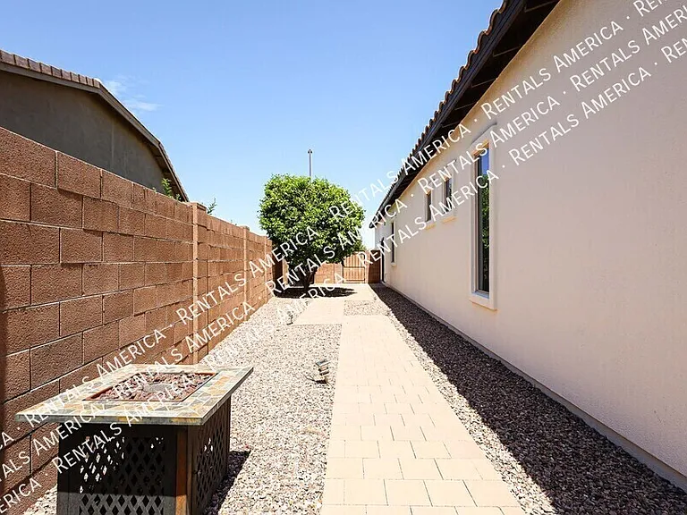 3325 E Coconino Dr — Photo 40