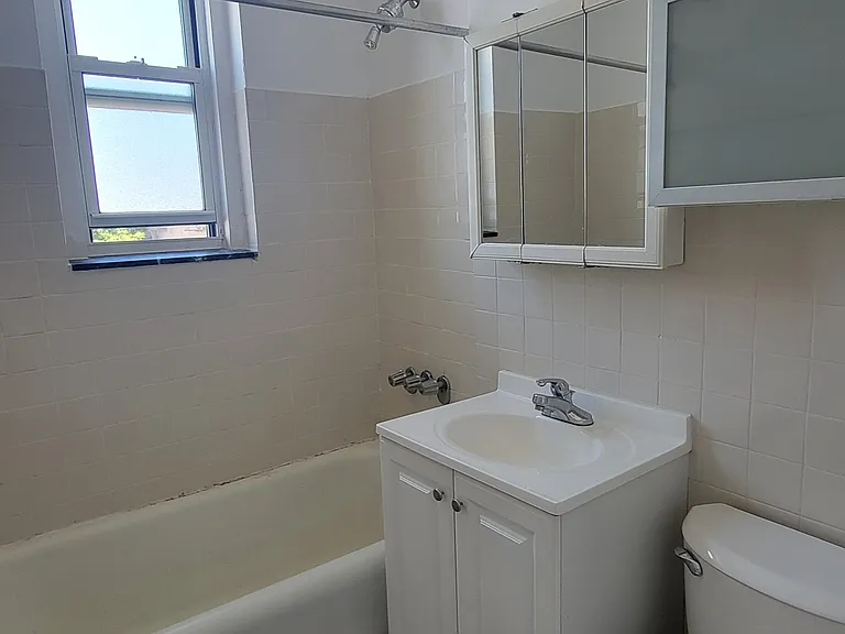 21-39 29th St #10 — Photo 12