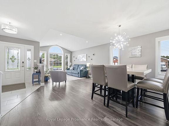 4th image of 15 Chelsea Cres