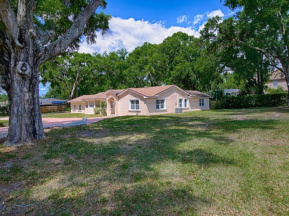 4th image of 100 Sandy Oaks Pl