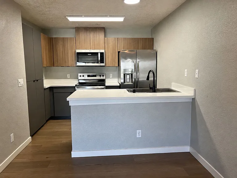 River House Apartments — Photo 68