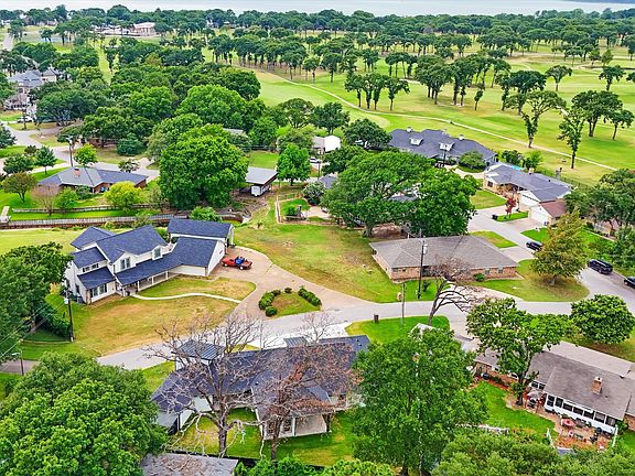 4th image of 18508 Hickory Cir