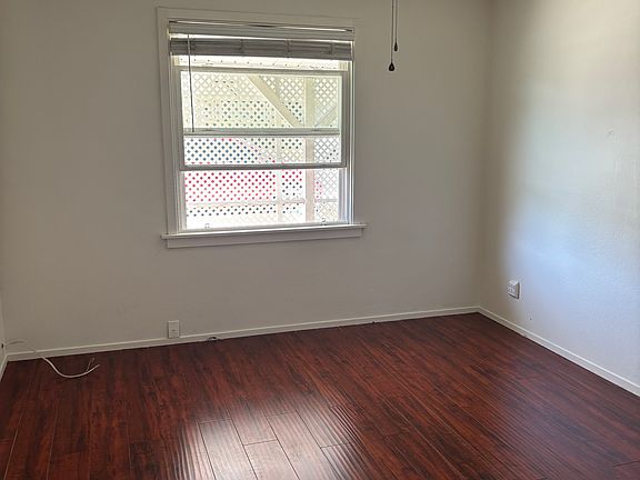 5th image of 2739 Lincoln Ln