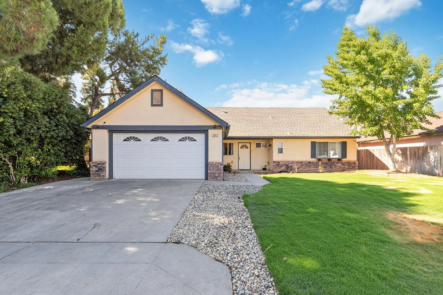 2087 E Decatur Ave photo 1