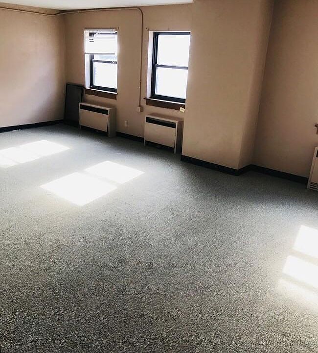 2nd image of 120 N Dubuque St #202