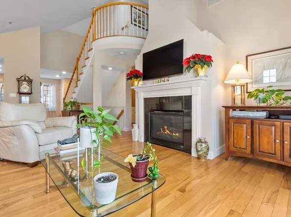 410 Salem St APT 701, Wakefield, MA 01880