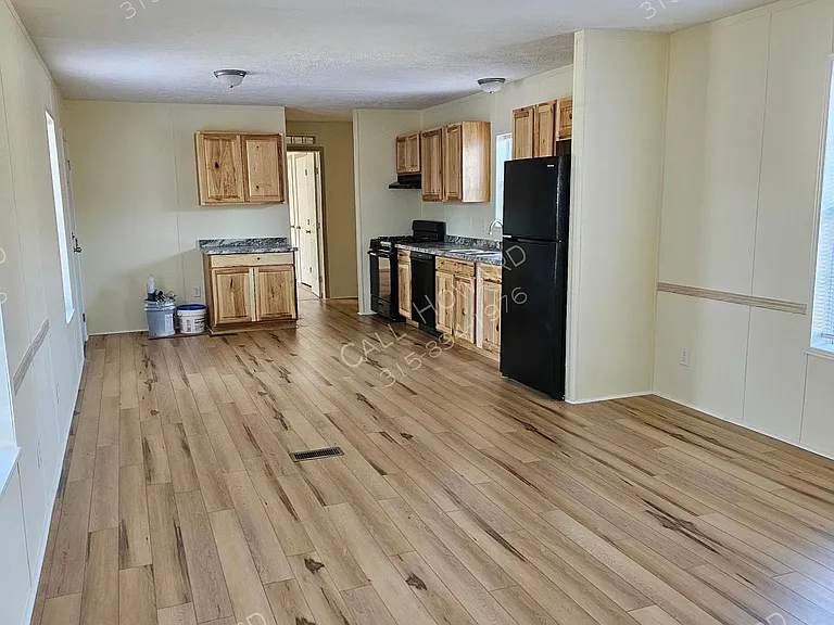 637 Scarlet Dr — Photo 3