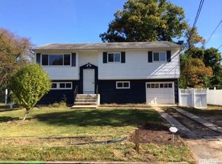 13 Walnut St, Wyandanch, NY 11798