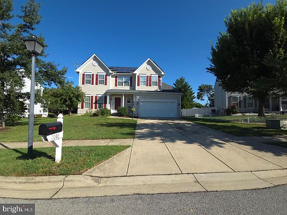 3rd image of 7003 Lanham Ln