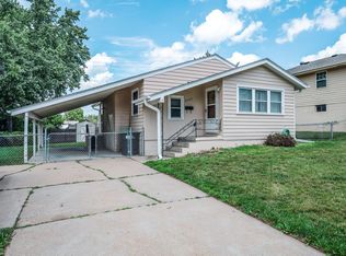8342 Parker Ct, Omaha, NE 68114