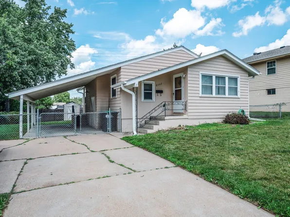 8342 Parker Ct, Omaha, NE 68114