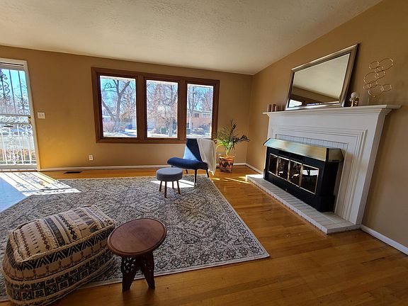 2nd image of 1216 N Carousel St