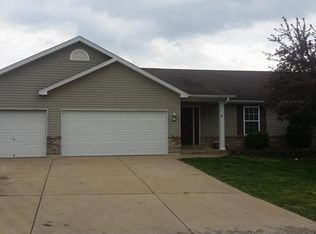 390 Santa Cruz Dr, Moscow Mills, MO 63362