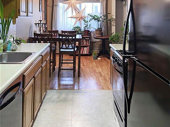 5th image of 7 E Lawrence Park Dr Unit 16