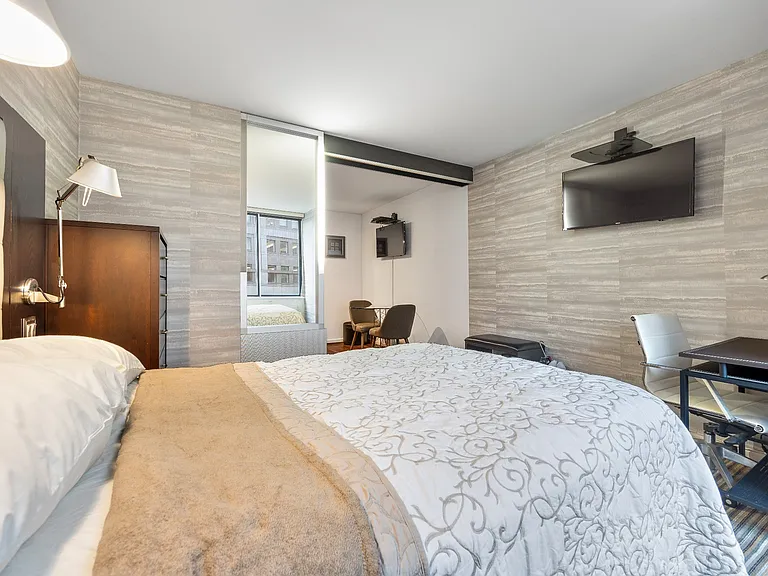 350 W 50th St #5L — Photo 3