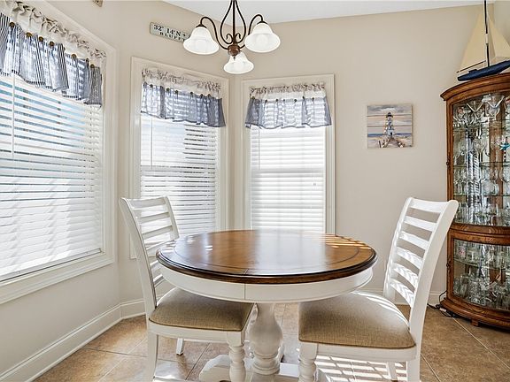 4th image of 141 Villa Rd