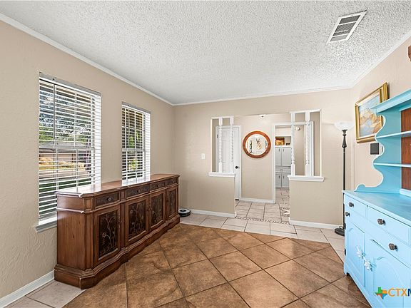 4th image of 208 Red Oak Dr
