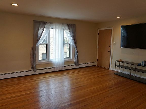 5th image of 1531 Monroe Ave