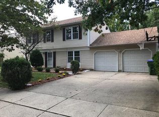 21 Boxwood Cir, Edison, NJ 08820