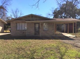323 W Oak St, Uvalde, TX 78801