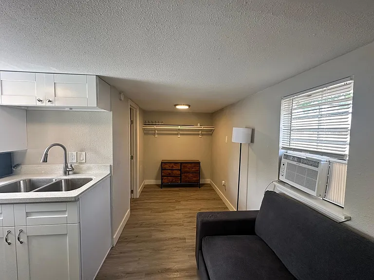 727 W 5th Alley St #2 — Photo 6