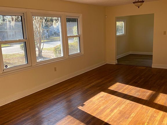 5th image of 2126 N Fernwood Dr