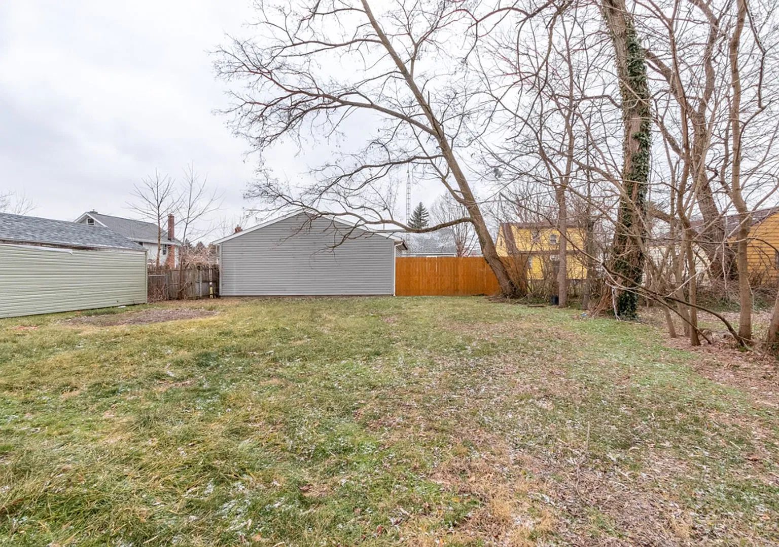 Craftsman Charm! Covered Porch, Hardwoods, Basement- 2613 Fletcher Ave NE, Canton! — Photo 3