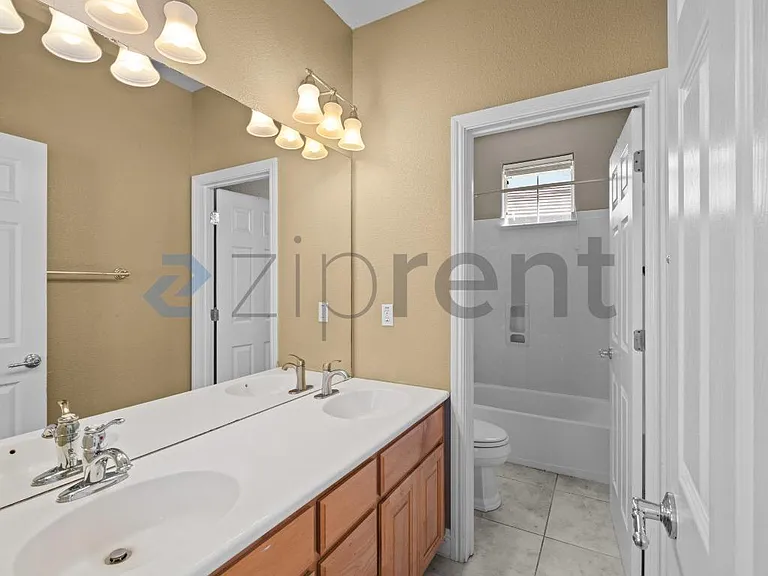 139 N Lafayette St — Photo 20