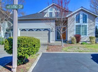 902 Mystic Dr, Grants Pass, OR 97527