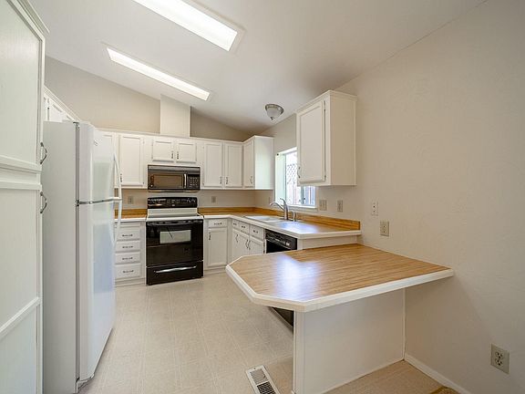 4th image of 12660 Red Chestnut Ln #5
