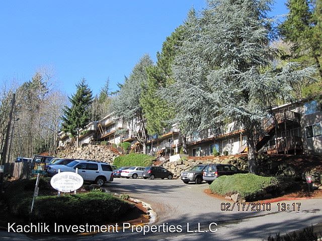 2nd image of 911 SW Broadway Dr APT 15