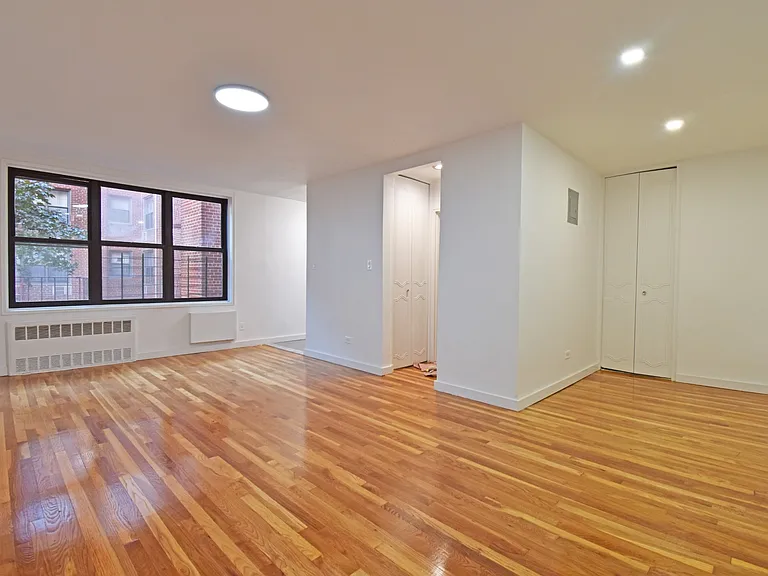 1165 E 54th St #3M — Photo 1