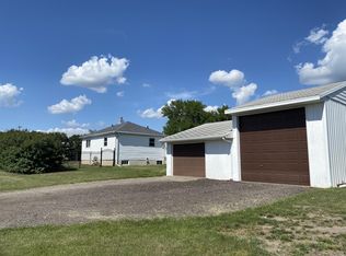 1302 10th St SE, Jamestown, ND 58401