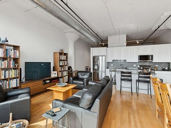 5th image of 221 E Cullerton St APT 612
