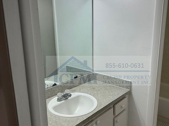 5th image of 310 Lake Shore Dr APT 3