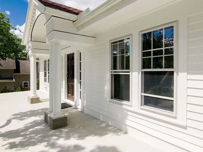 1435 Broadway St — Photo 3