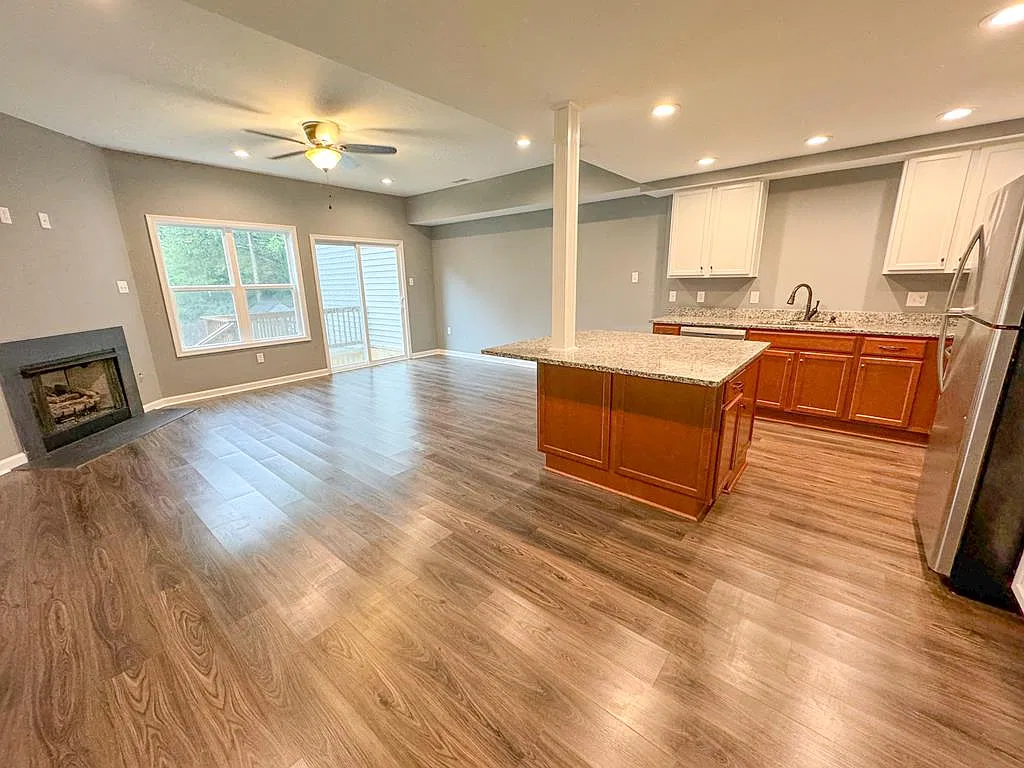 3 bed, 2.5 bath, $1,550 — Photo 4
