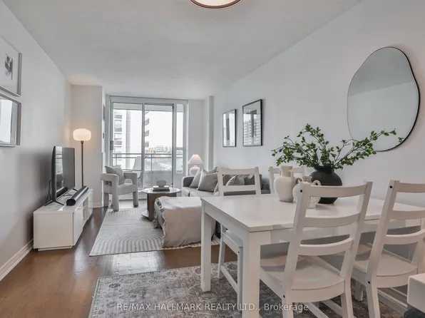 245 Davisville Ave #716, Toronto, ON M4S 3H4