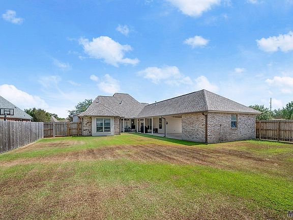 5th image of 747 N Brusly Oaks Dr