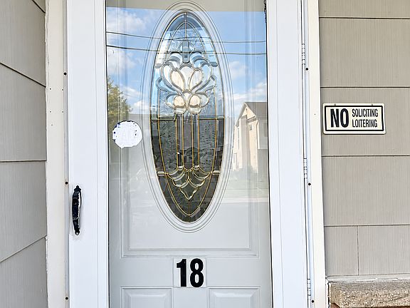 2nd image of 18 W Delaware Dr