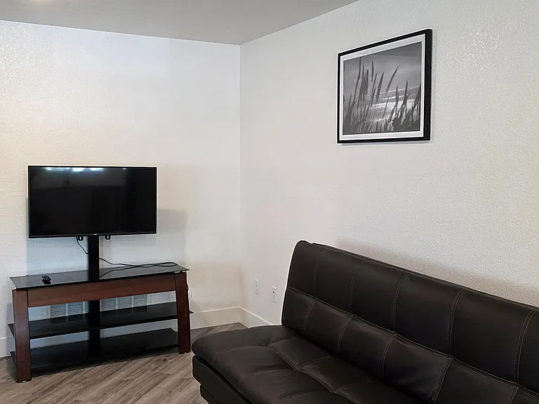 2912 Cribbon Ave — Photo 5