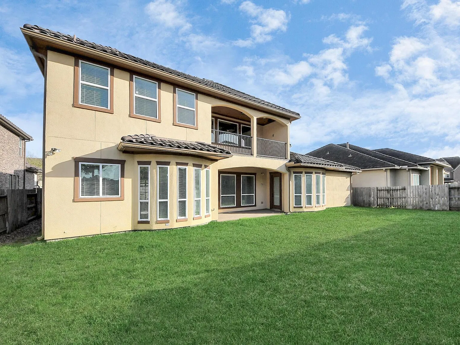 5 bed, 4.0 bath, 4377 sqft, $5,000 — Photo 4