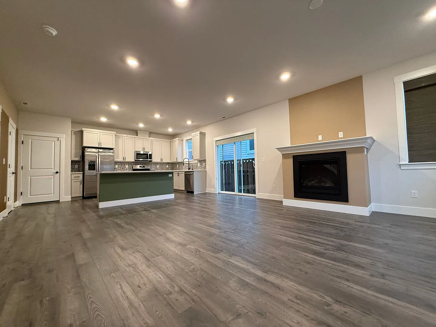 4 bedroom 2.5 bath House - Beaverton - Washer/Dryer Included, Gas Fireplace, Neighborhood Park an... — Photo 3