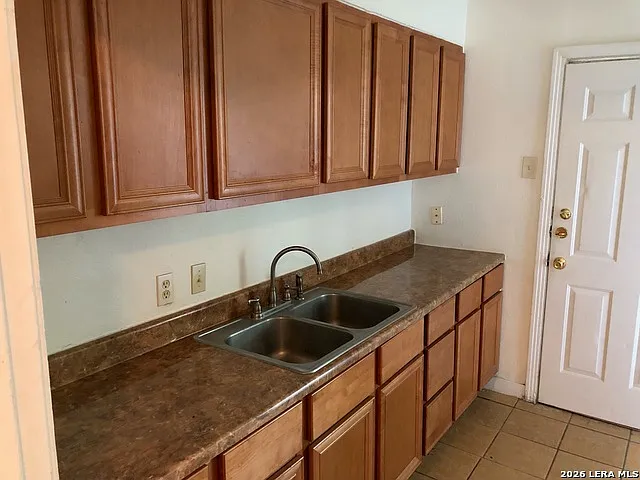 2 bed, 1.0 bath, 660 sqft, $1,350 — Photo 4