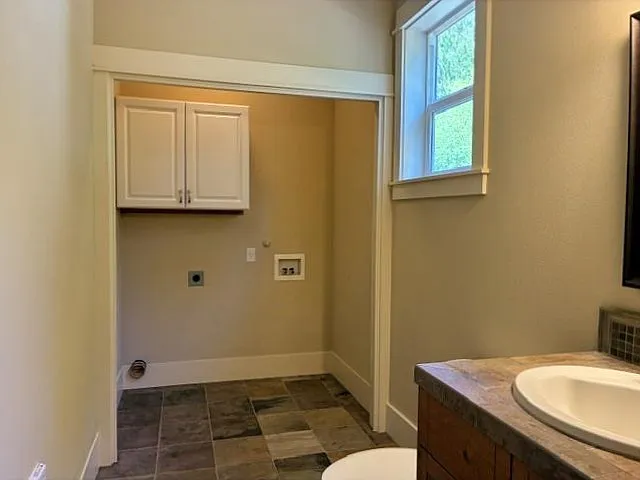 3 bed, 2.5 bath, 1840 sqft, $2,500 — Photo 4