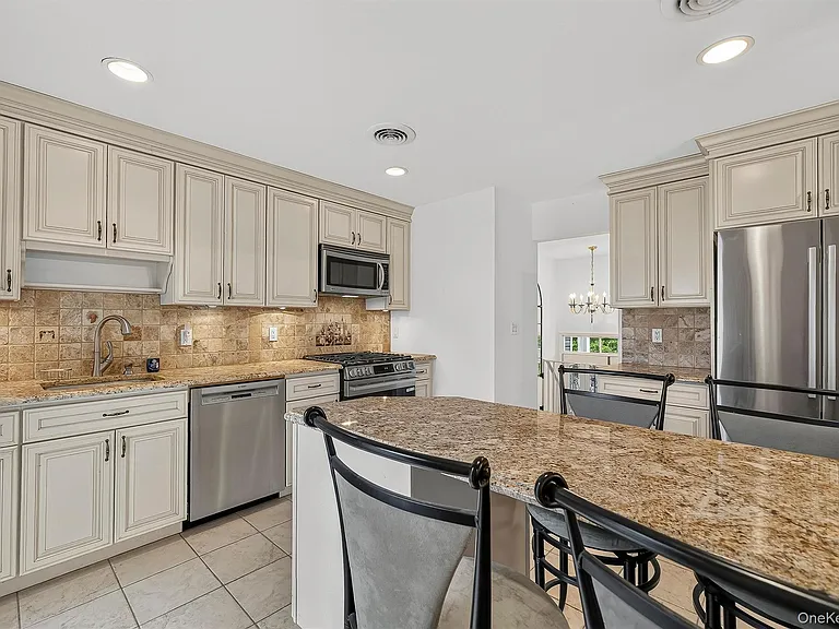 234 Betsy Ross Dr — Photo 15