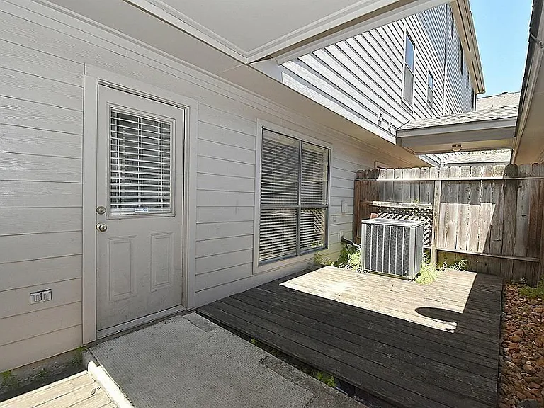 2717 La Branch St — Photo 22