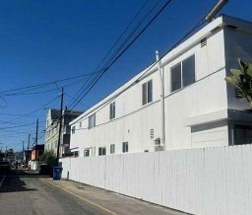 Exterior Neighborhood (street photo)