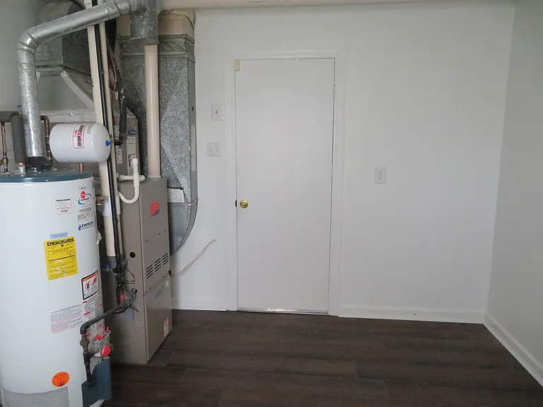 7895 Pavilion Dr — Photo 24