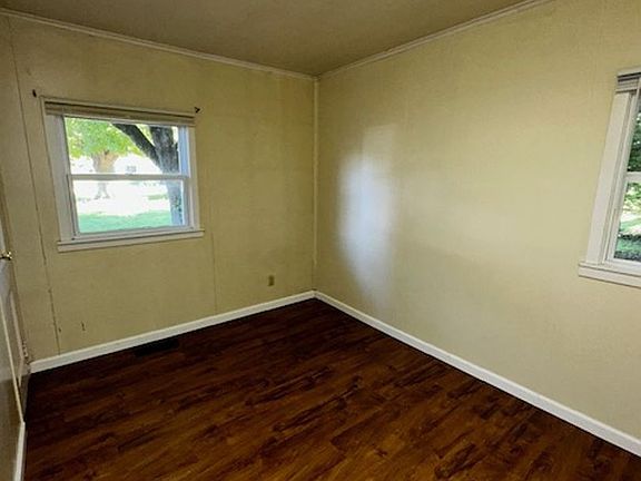 4th image of 2301 W Oliver Dr